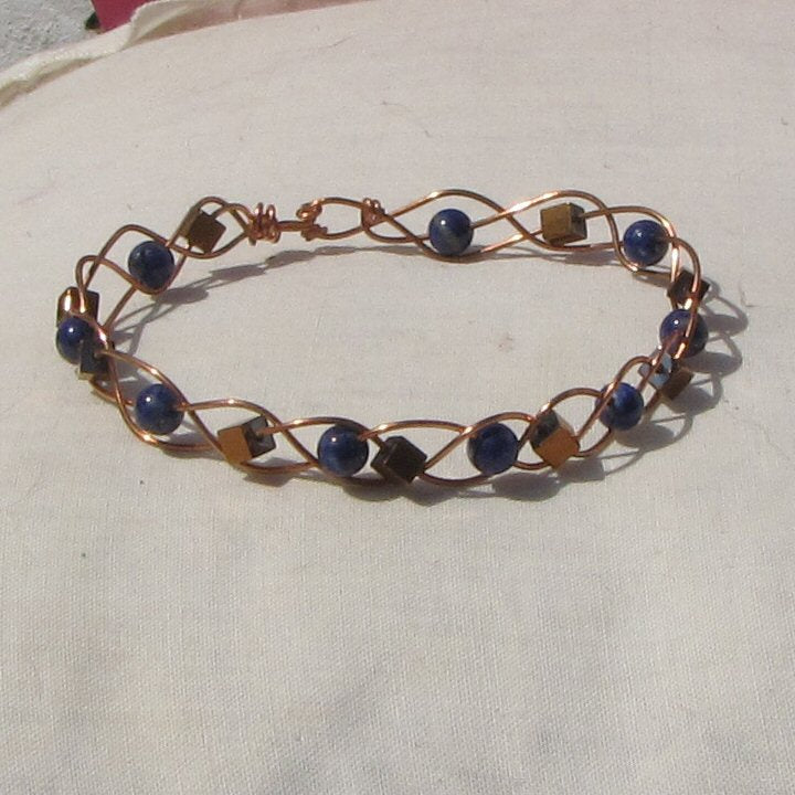 Copper plaited bracelet with lapis lazuli and copper hematite cubes - detail
