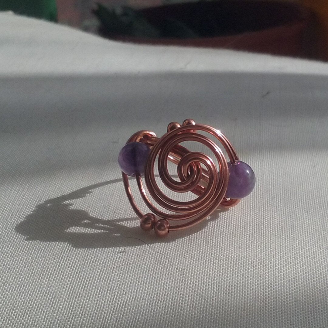 Copper Spiral ring Amethyst beads - detail
