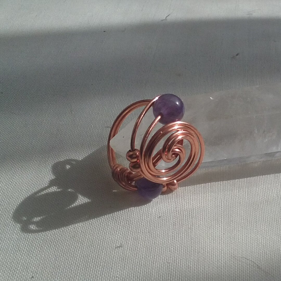 Copper Spiral ring Amethyst beads - detail