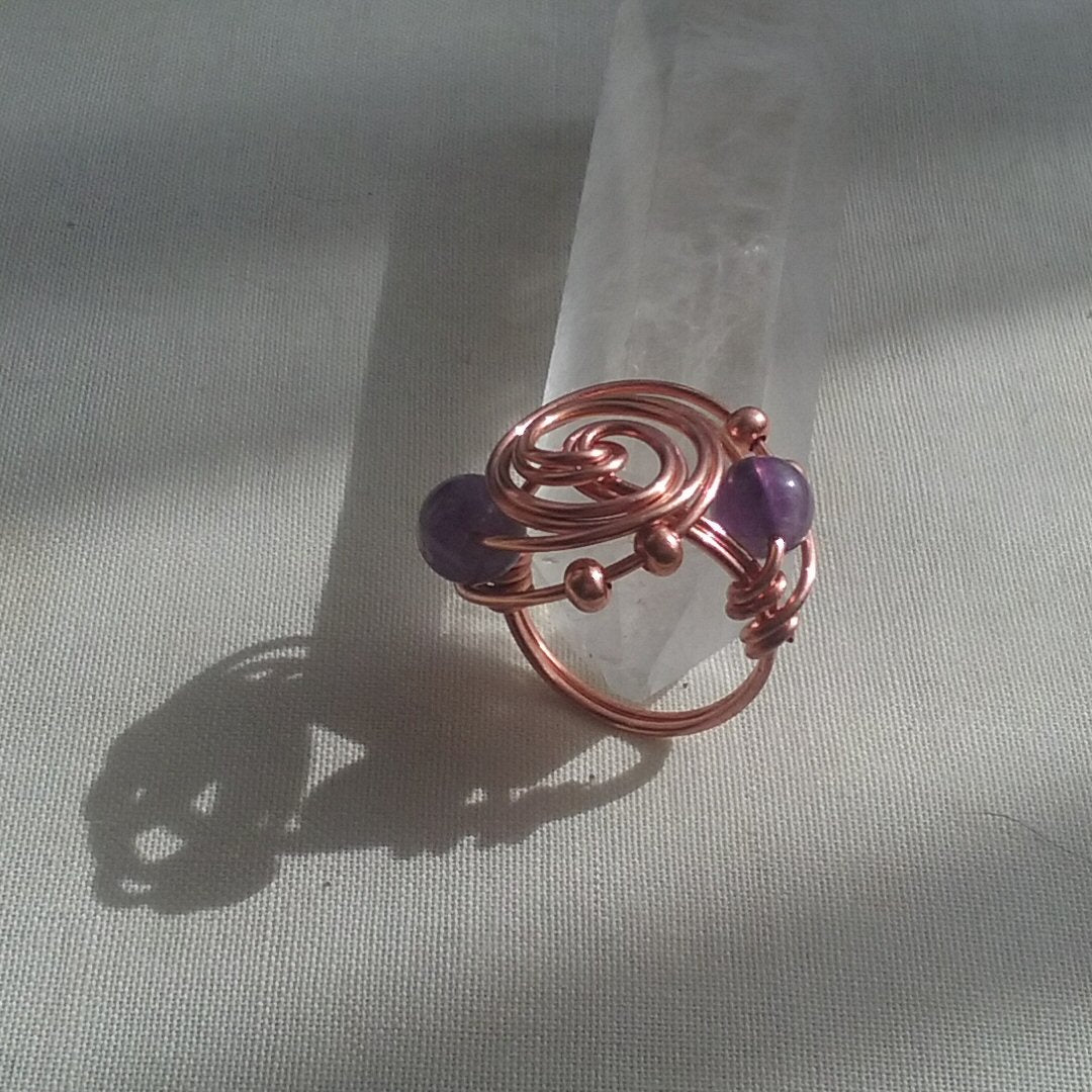 Copper Spiral ring Amethyst beads - detail