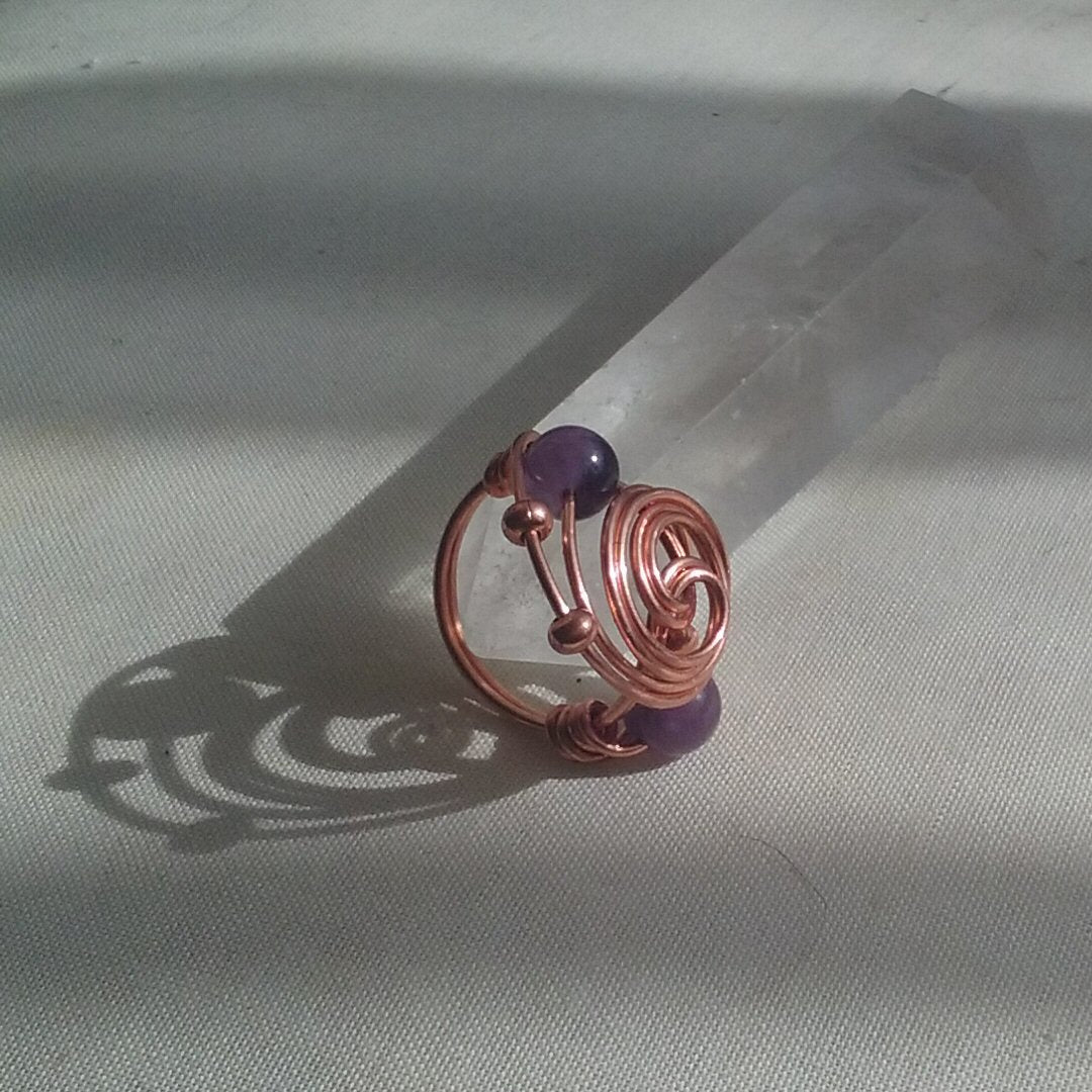 Copper Spiral ring Amethyst beads - detail