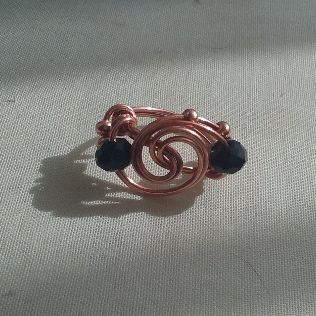 Copper Spiral ring black beads - detail