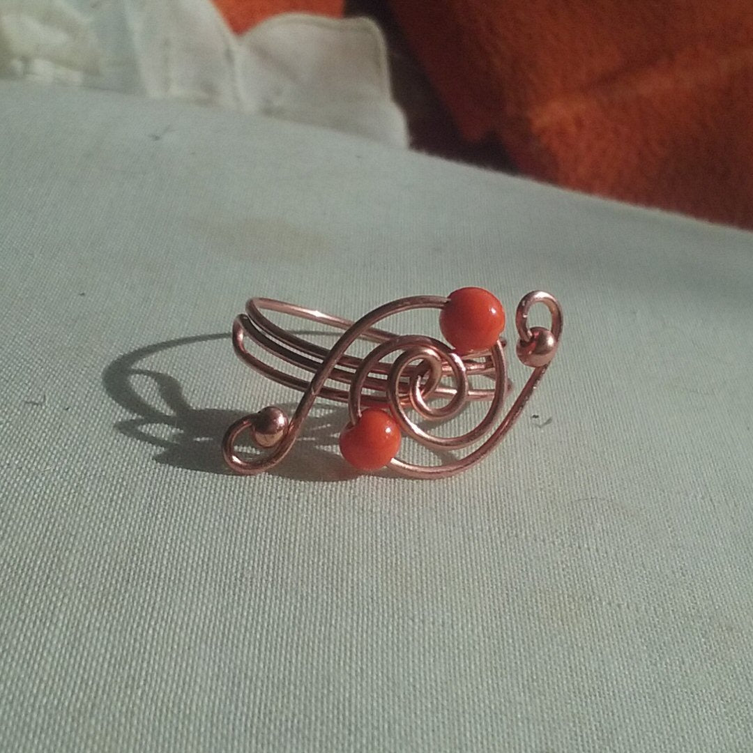 Copper Spiral ring orange beads - detail
