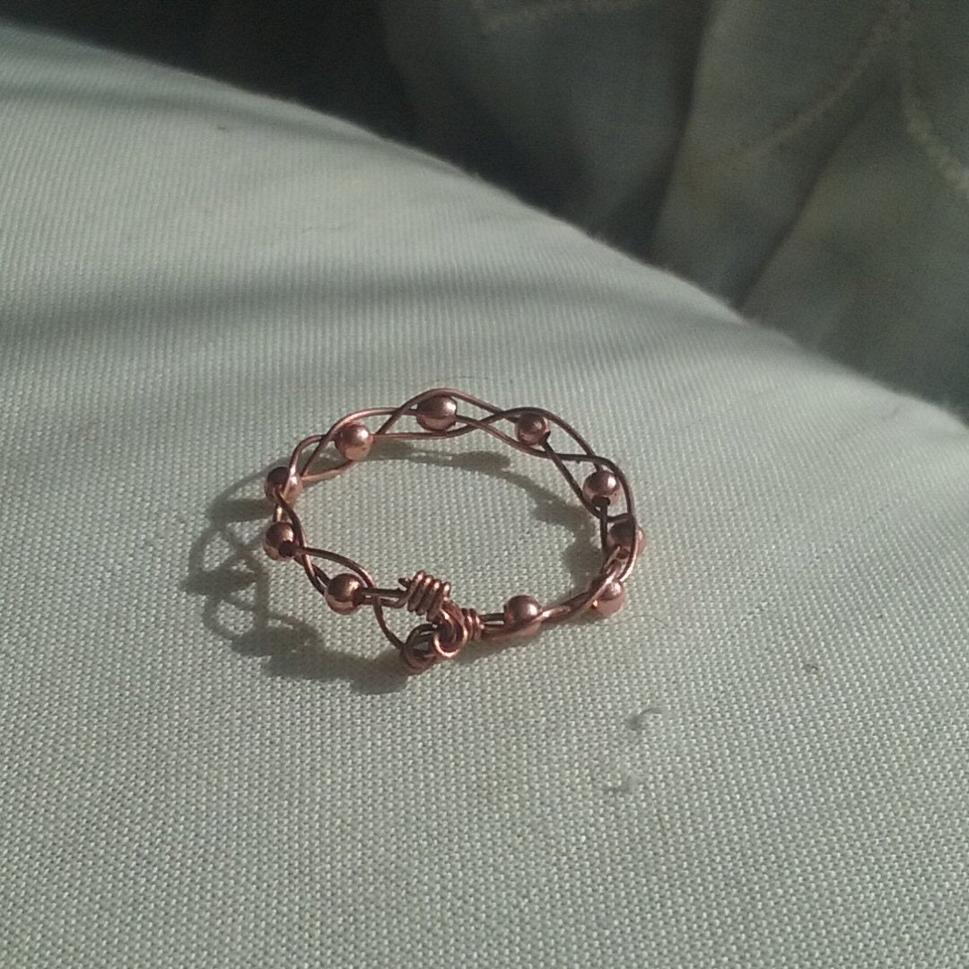 Copper braided ring and beads - detail