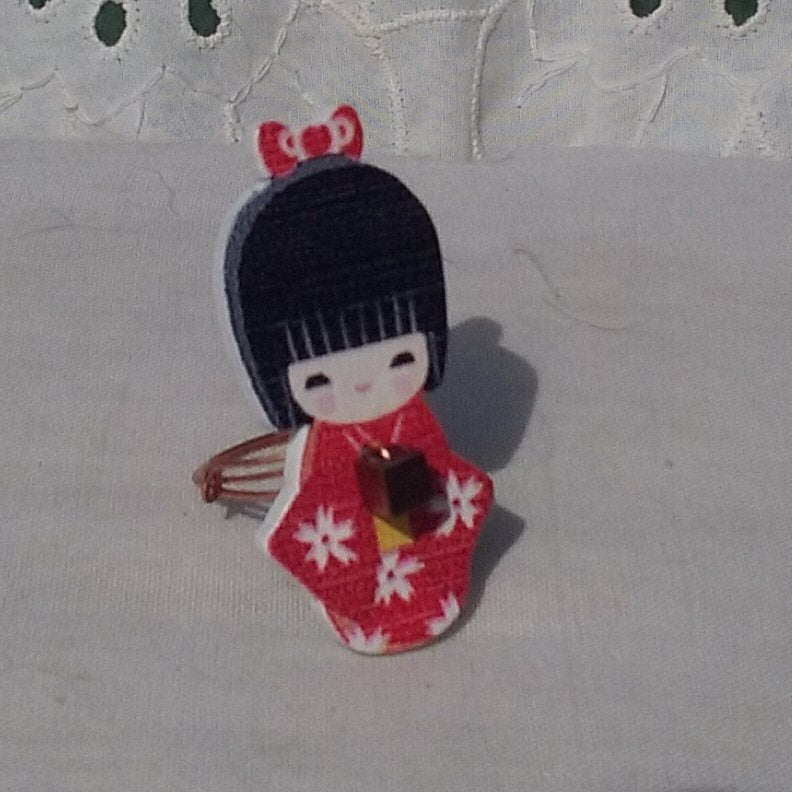 Copper Ring. Japanese Lady red dress - detail
