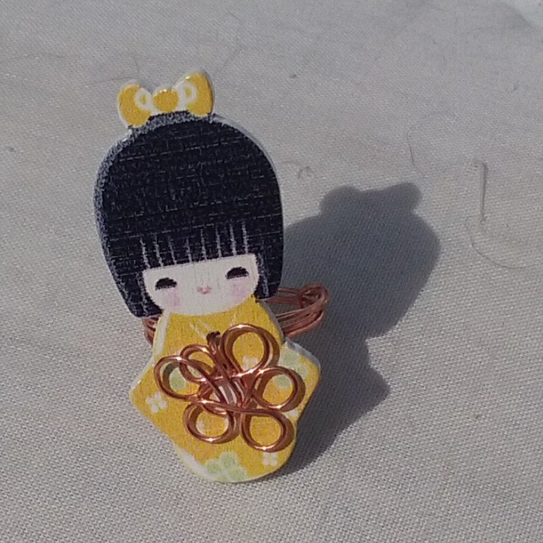 Copper Ring. Japanese Lady yellow loopy dress - detail