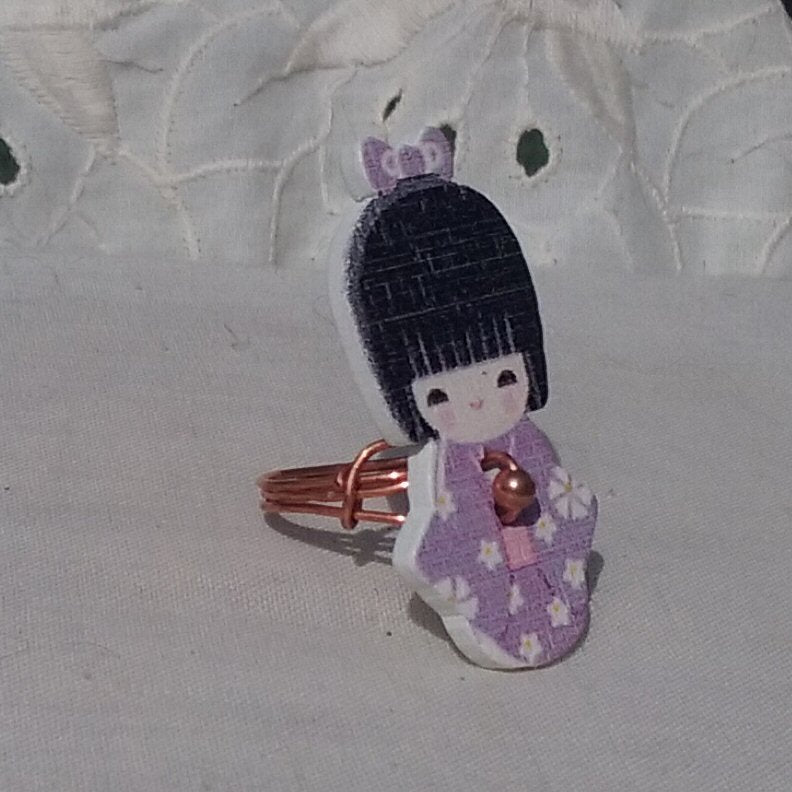 Copper Ring. Japanese Lady lilac dress - detail