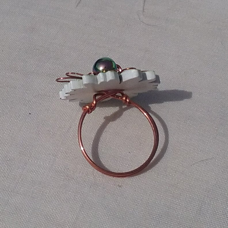 Copper Ring. Light green flower iridescent - detail