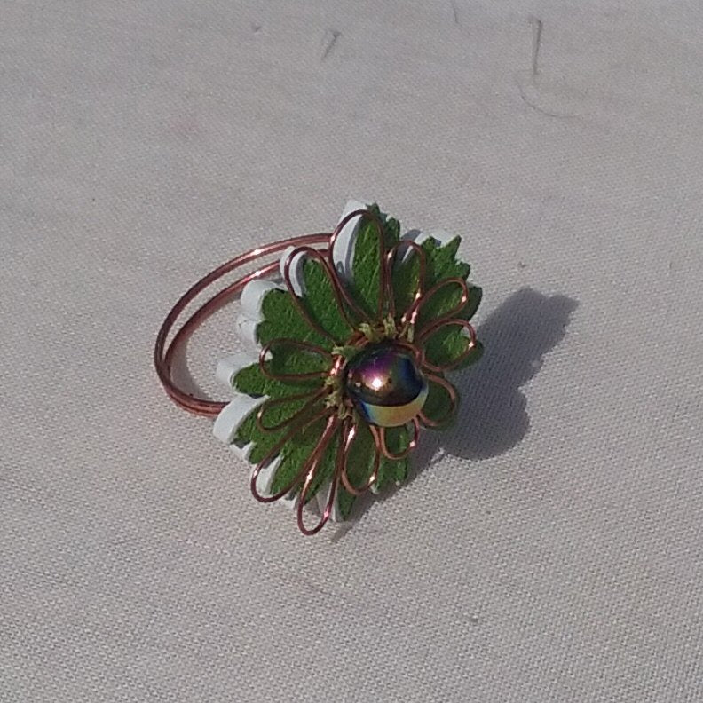 Copper Ring. Light green flower iridescent - detail