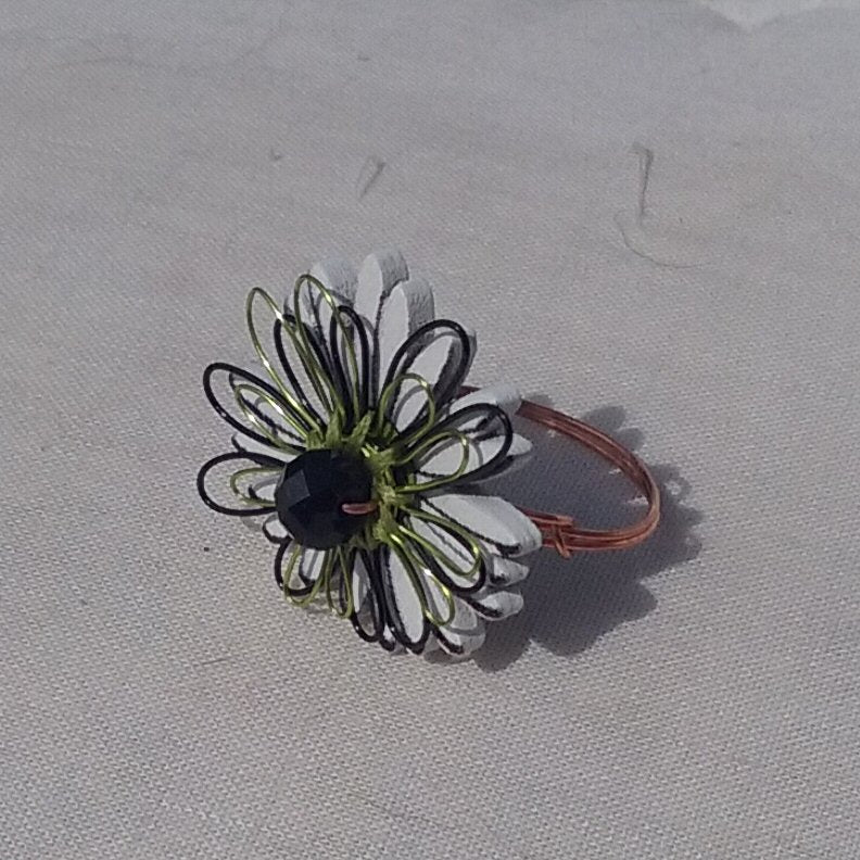 Copper Ring. White and black Daisy - detail