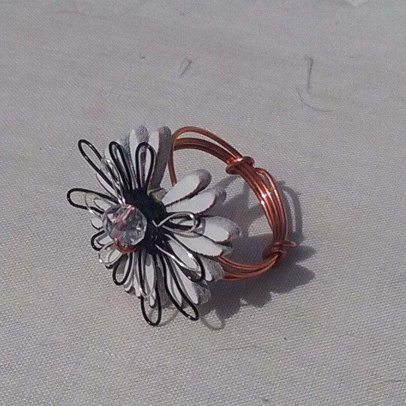 Copper Ring. White and black Daisy - detail