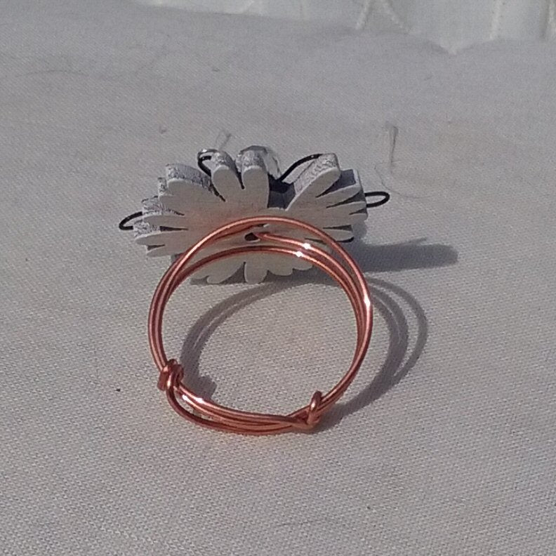 Copper Ring. White and black Daisy - detail