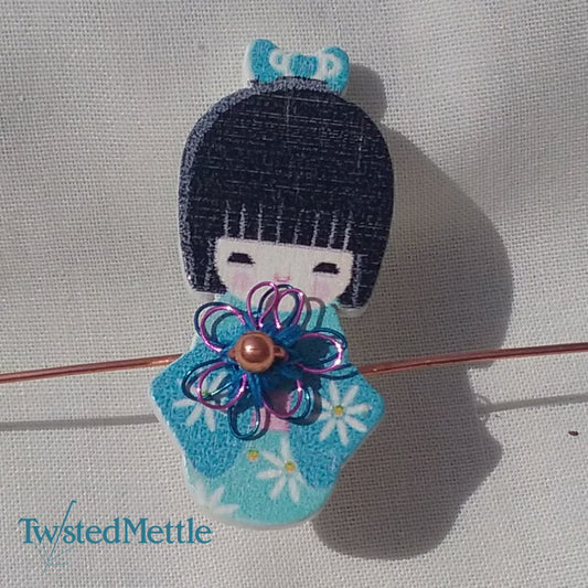 Copper ring. Japanese Lady in a turquoise dress + bow, a central copper bead